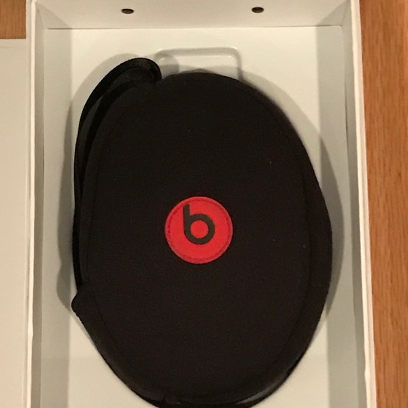 Beats by dr. dre Solo HD with Control Talk - Picture 3 of 3